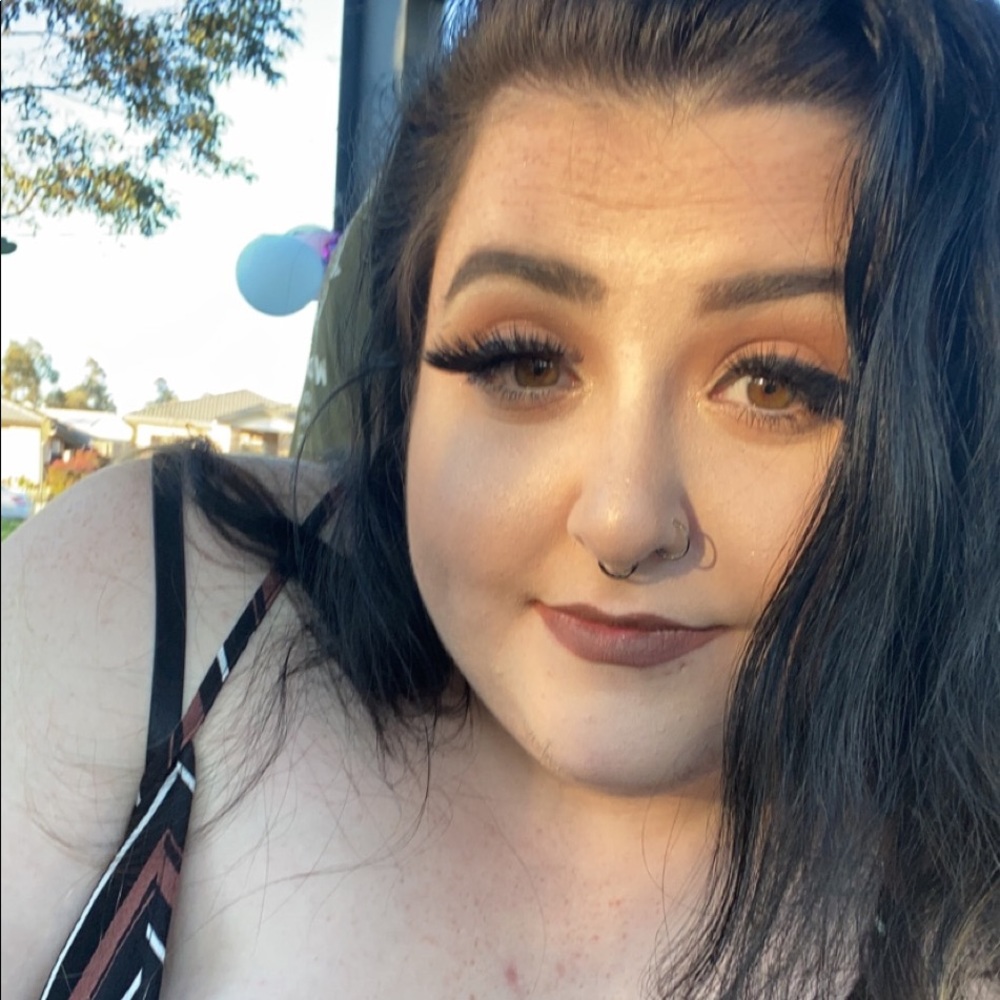 Meet your Posher, Simone